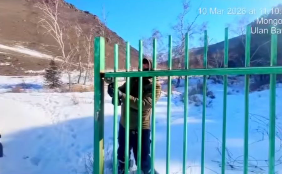 Зэрлэг амьтдын чөлөөтэй нүүдэл хөдөлгөөнийг хязгаарлаж байсан 273 орчим метр урт хашааг буулгажээ